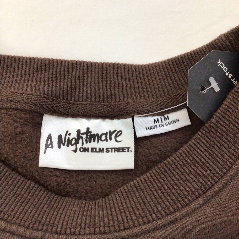 NWT A NIGHTMARE ON ELM STREET Brown Freddy Krueger Swrstshirt, Size Medium - Picture 2 of 16